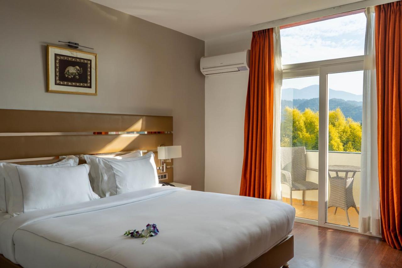Country Inn Tarika Riverside Resort Jim Corbett Garjia Dış mekan fotoğraf